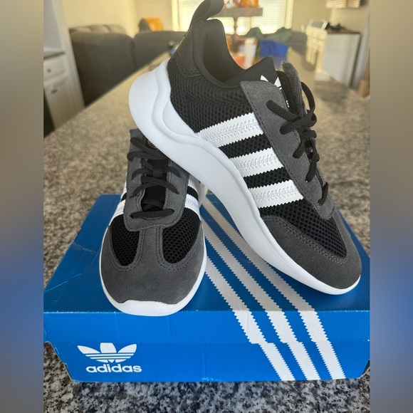 Adidas Little Boy Shoes - Picture 1 of 9